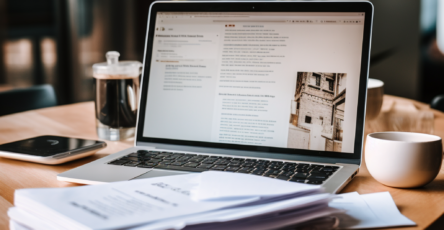 3_a_minimalistic_image_of_a_laptop_on_8d78922c-6f12-44eb-9b9a-d52a6ca77e2b